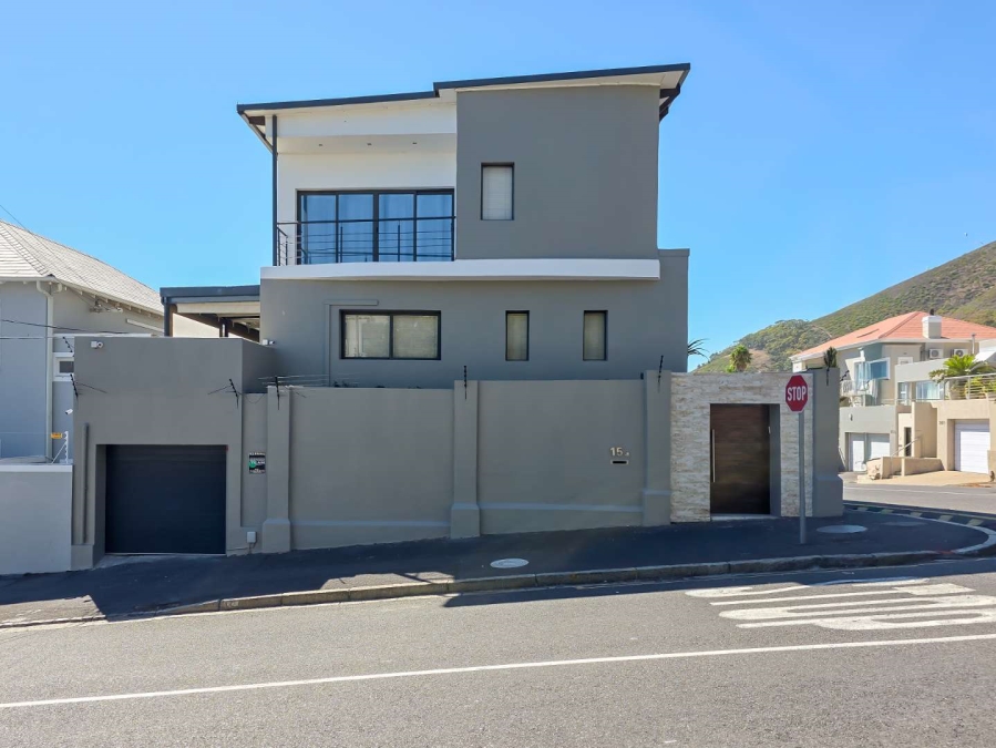 3 Bedroom Property for Sale in Fresnaye Western Cape